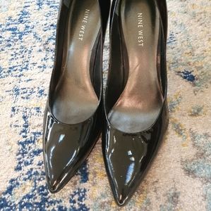 Nine west black pumps